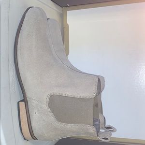 Urban Outfitter mid Chelsea boot